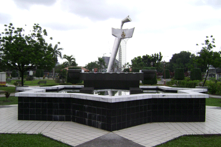 马来剑纪念碑 The Keris Monument